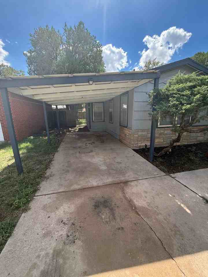 4003 33rd St - Photo 3 of 12
