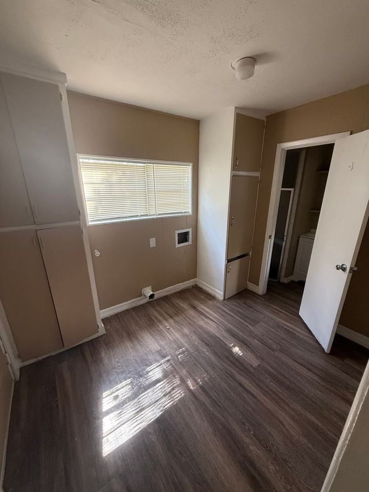 4003 33rd St - Photo 5 of 12