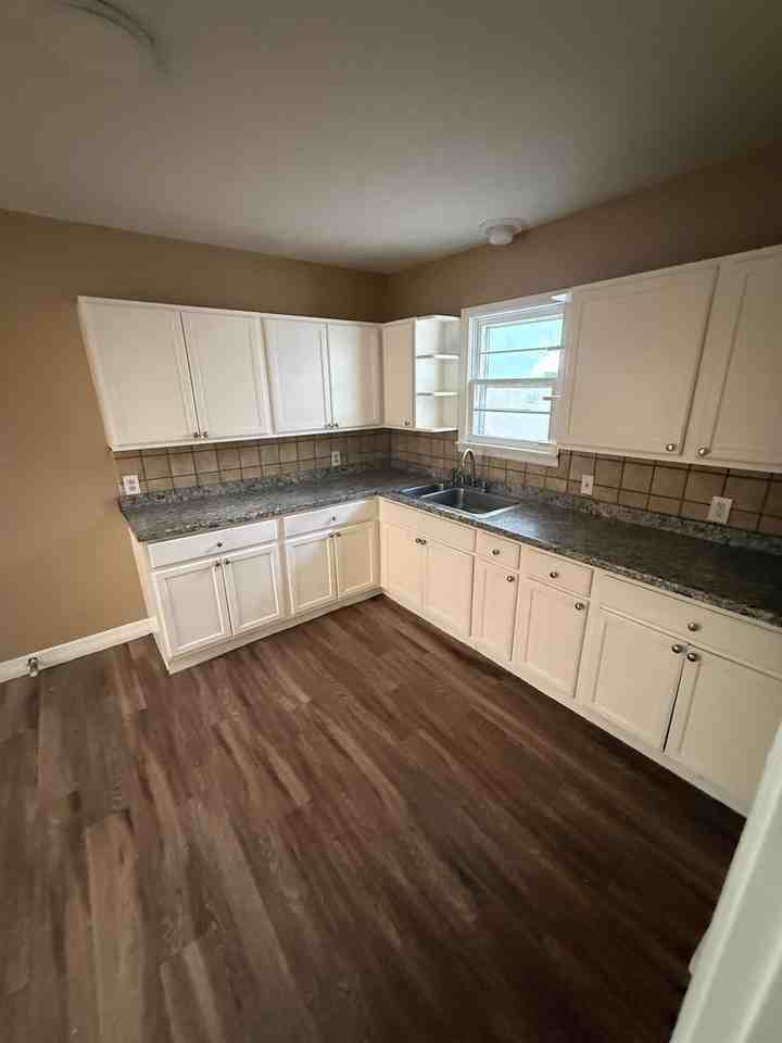 4003 33rd St - Photo 6 of 12