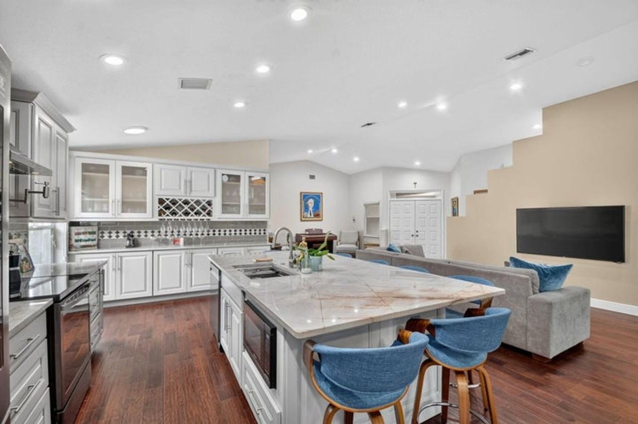 9638 Harbour Lake Cir - Photo 3 of 30