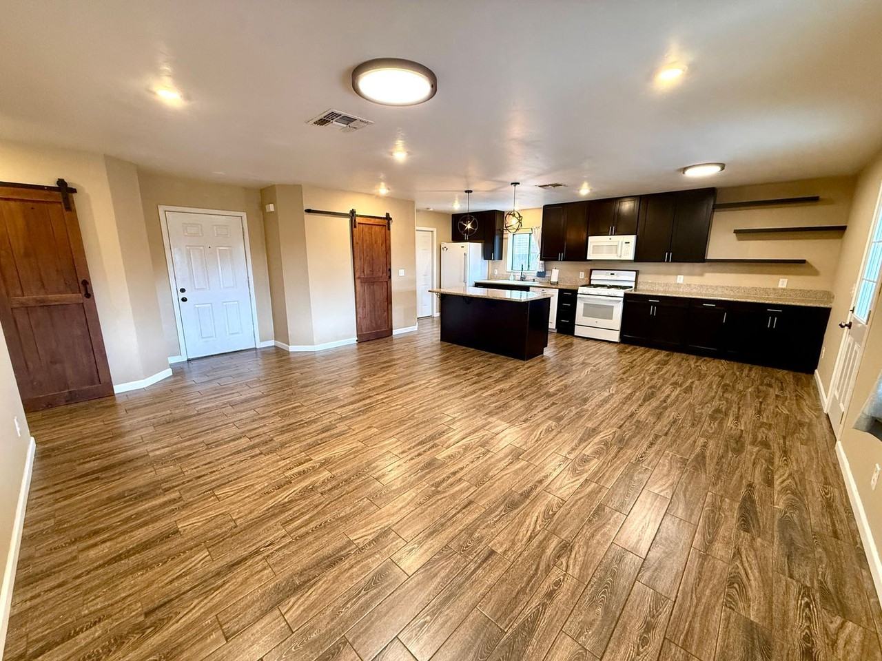 2820 Ross Ave - Photo 7 of 29