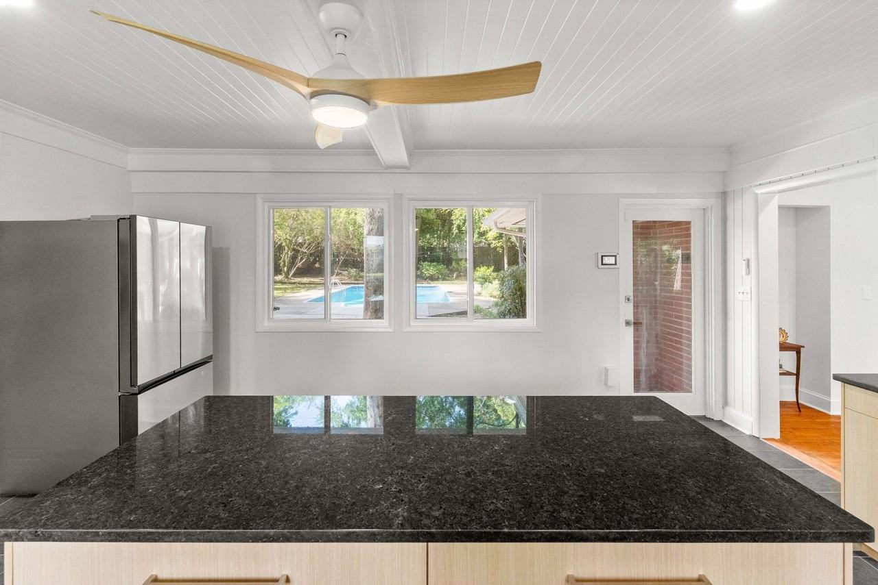 411 Ashland Dr - Photo 4 of 50