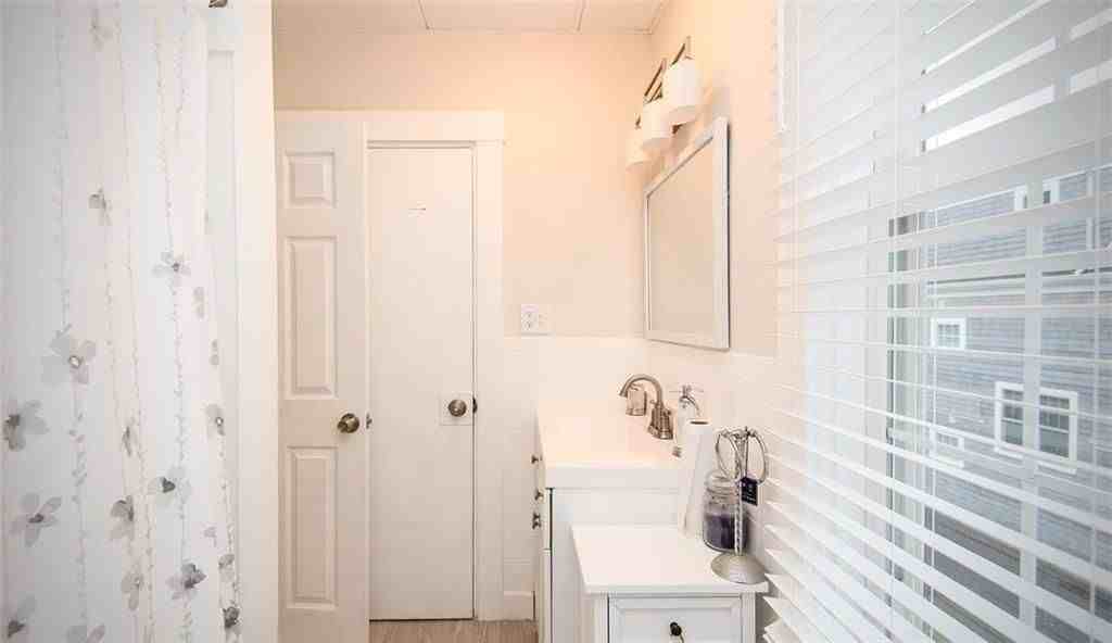 191 Coggeshall Ave ##3 - Photo 3 of 22
