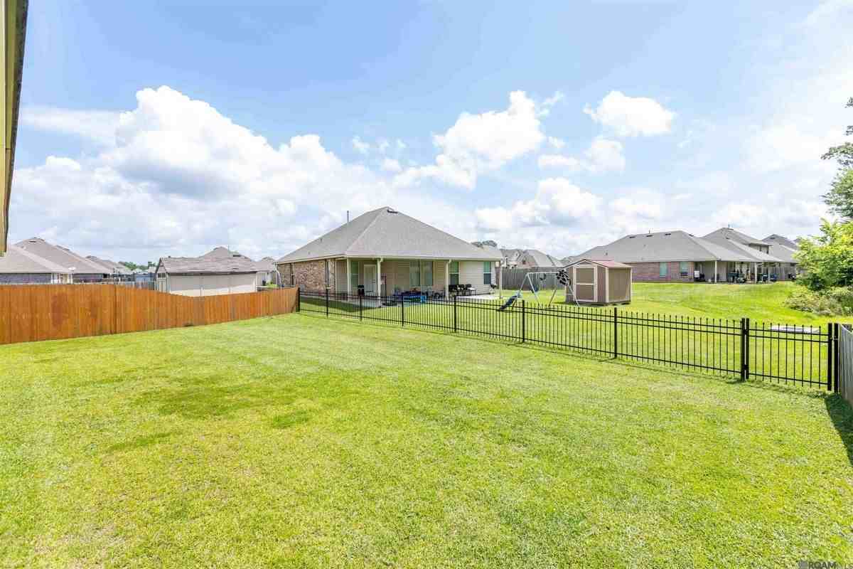 21272 W Grove Dr - Photo 3 of 29