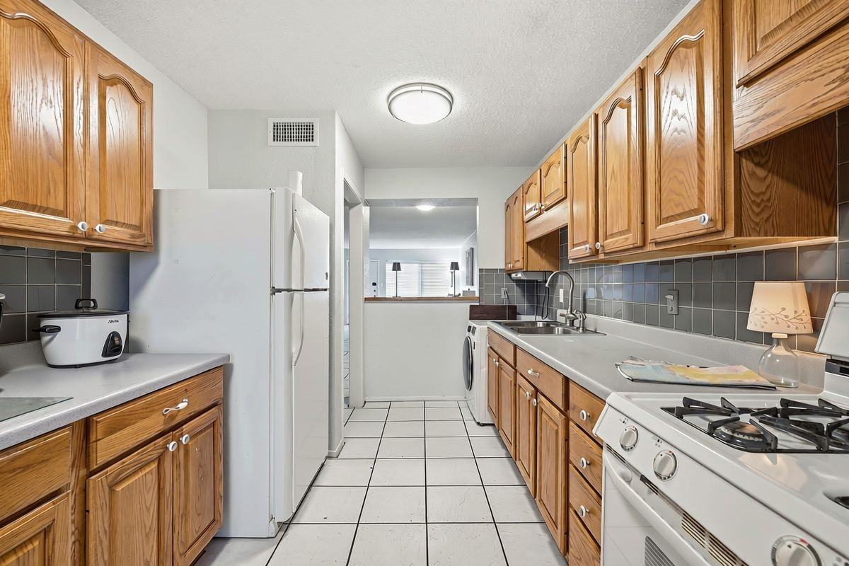2425 Ashdale Dr ##90 - Photo 4 of 16