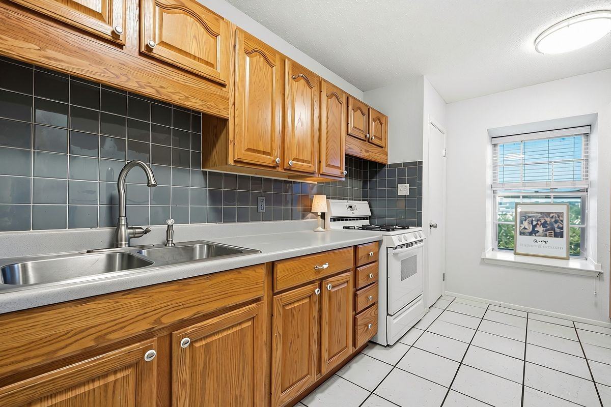 2425 Ashdale Dr ##90 - Photo 5 of 16