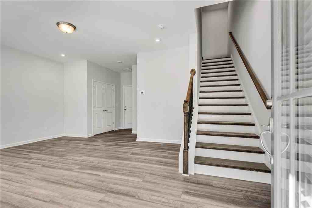 113 Jameson Dr - Photo 2 of 19