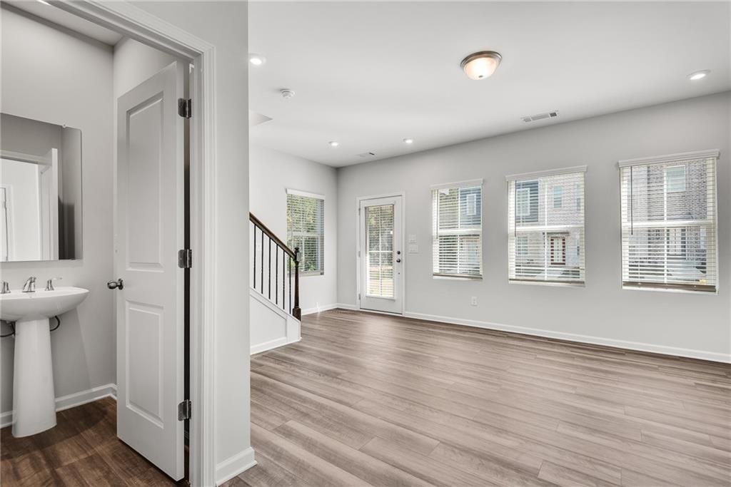 113 Jameson Dr - Photo 3 of 19