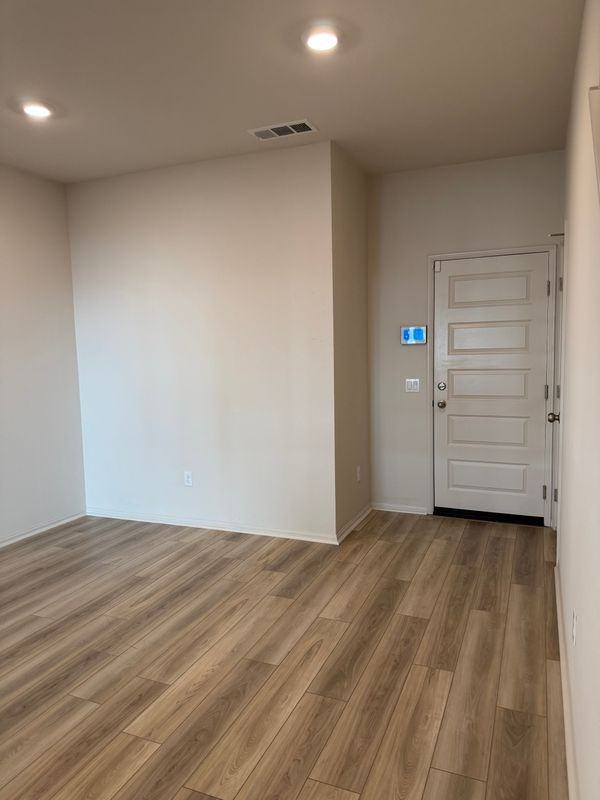 238 Lockhart Way - Photo 5 of 21