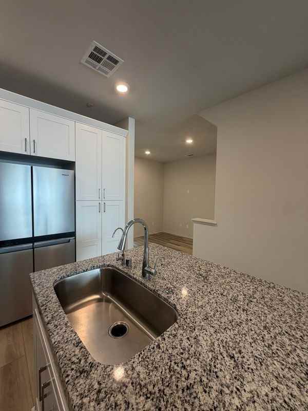 238 Lockhart Way - Photo 7 of 21
