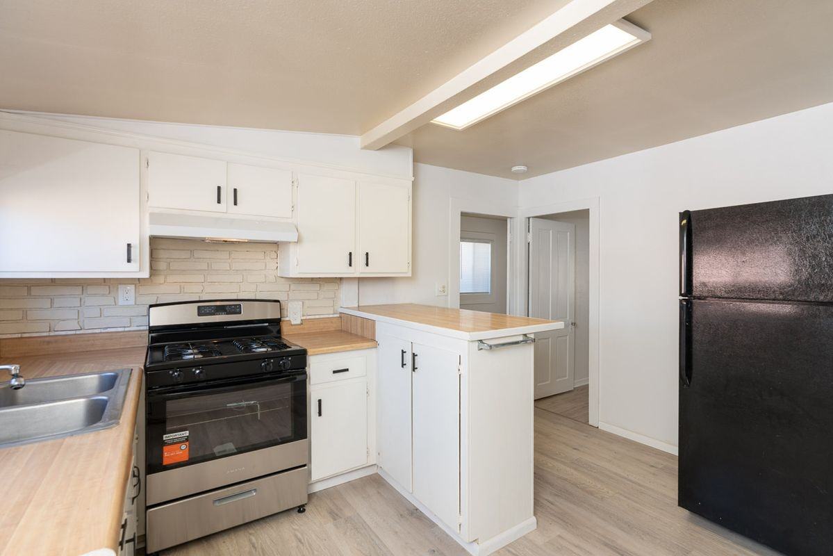 223 Madrona St ##C - Photo 4 of 15