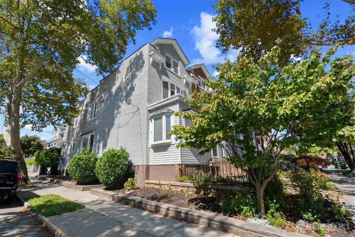 205 Water St - Photo 2 of 50