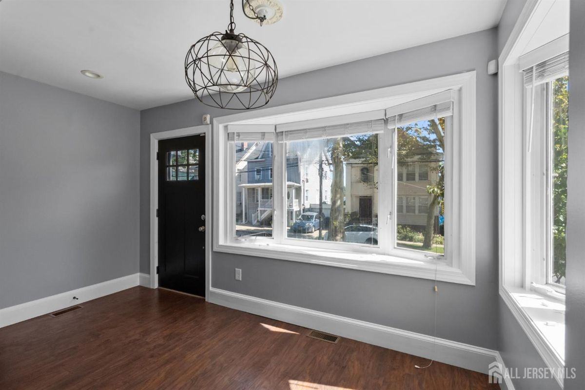 205 Water St - Photo 4 of 50