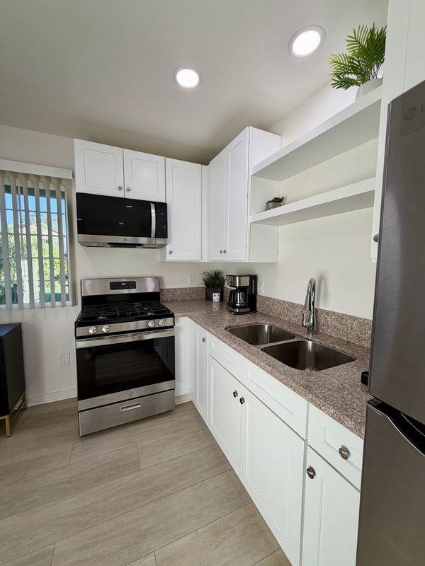 13921 Rex St - Photo 2 of 11
