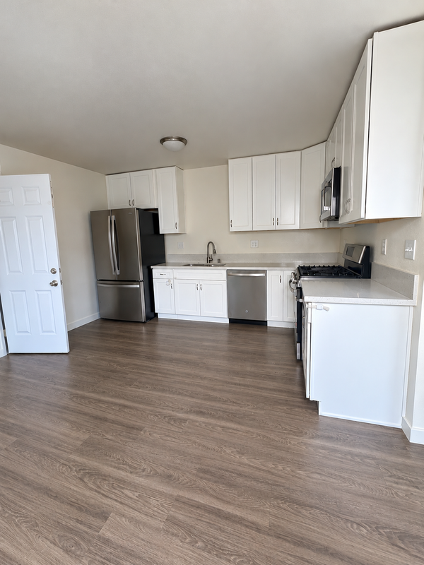 438 Delaware St - Photo 3 of 10