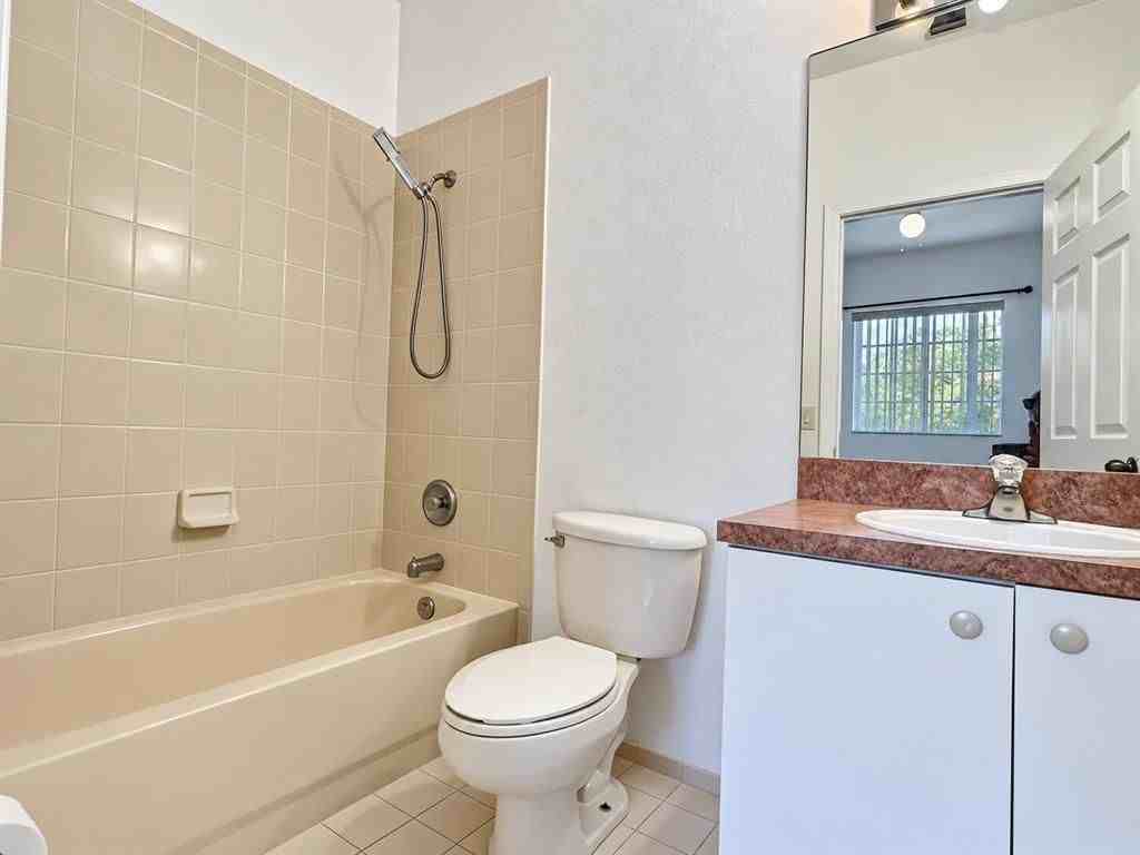 8833 S Isles Cir - Photo 4 of 14