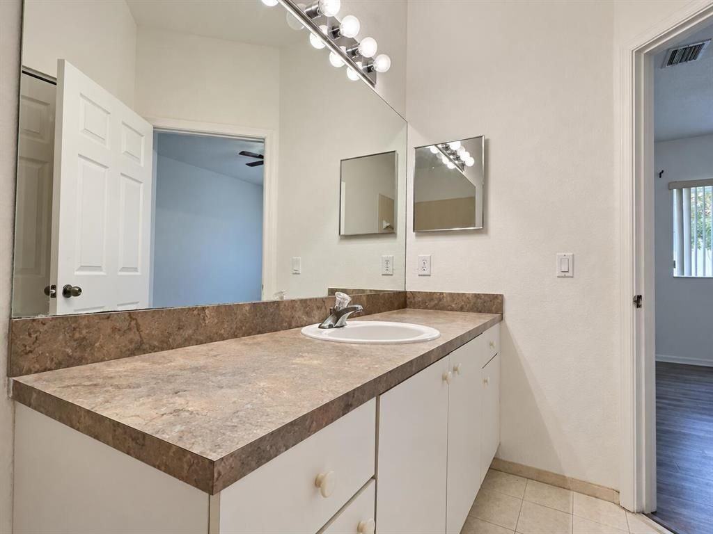8833 S Isles Cir - Photo 5 of 14
