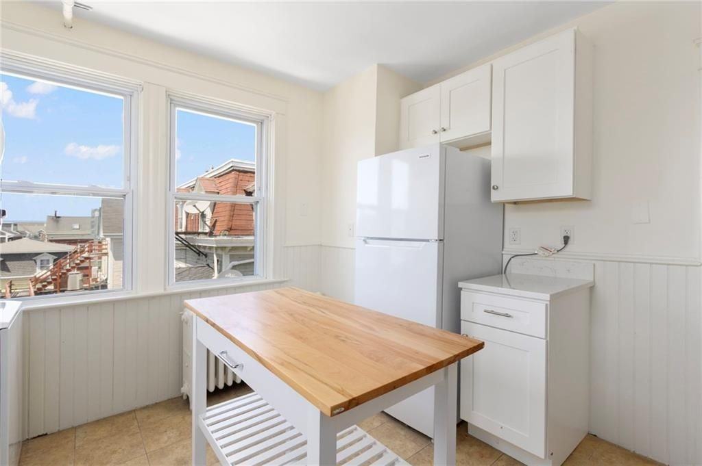 527 Thames St ##3 - Photo 7 of 21