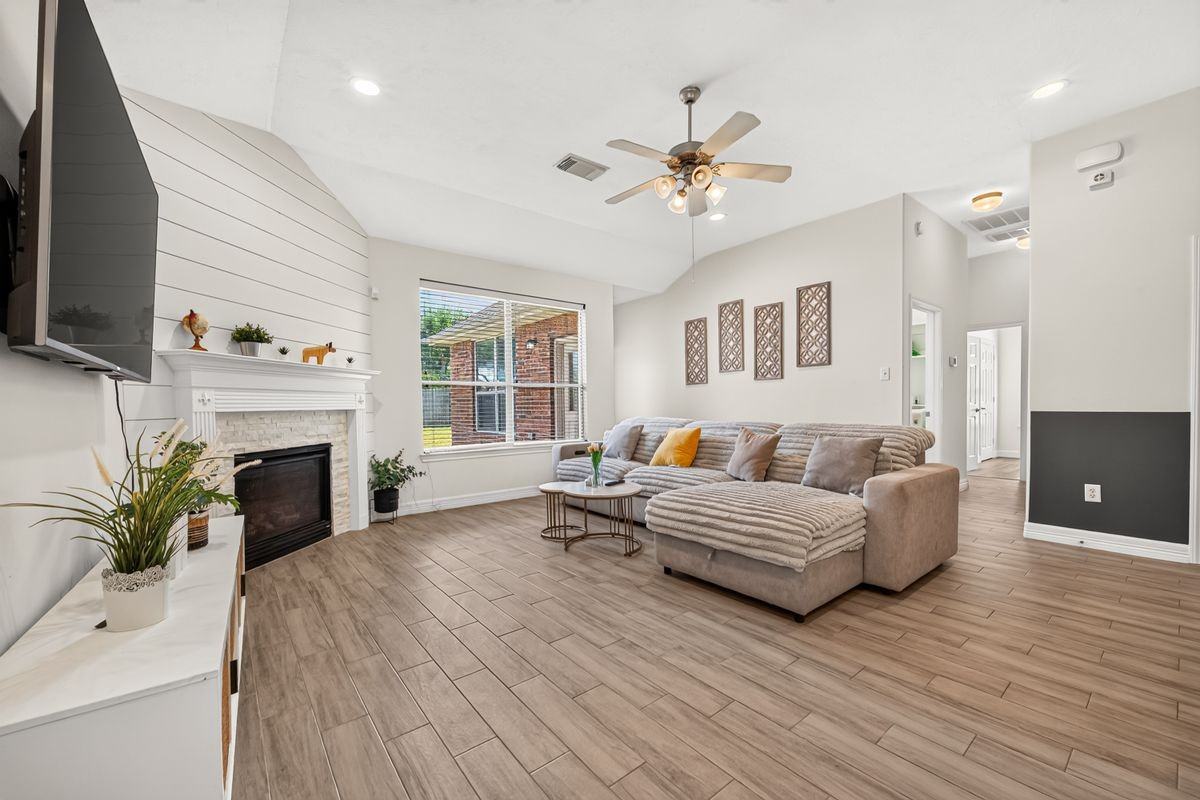 7419 Avalon Trce - Photo 2 of 3