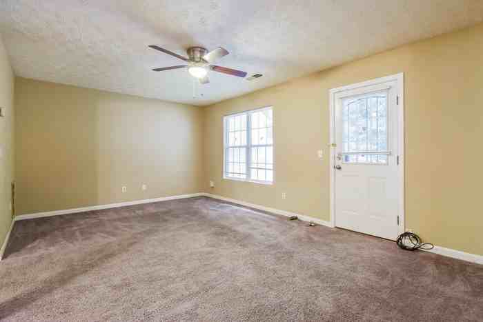 2416 Piering Dr - Photo 4 of 13
