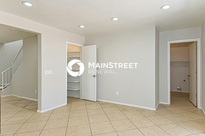 5632 S Vine Ave - Photo 5 of 17