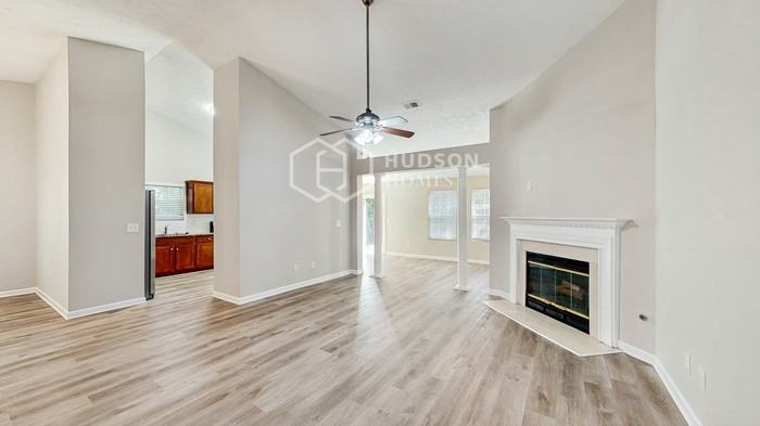 43 Clover Ct - Photo 4 of 33