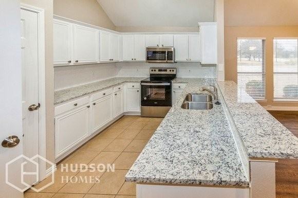 536 Meadow Ln - Photo 4 of 15