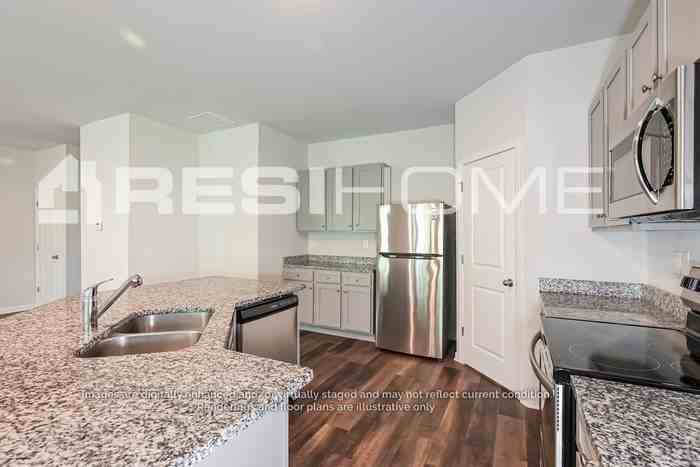 9223 Golfview Cir - Photo 2 of 19