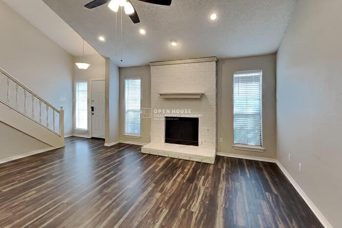 3901 Furneaux Ln - Photo 4 of 22