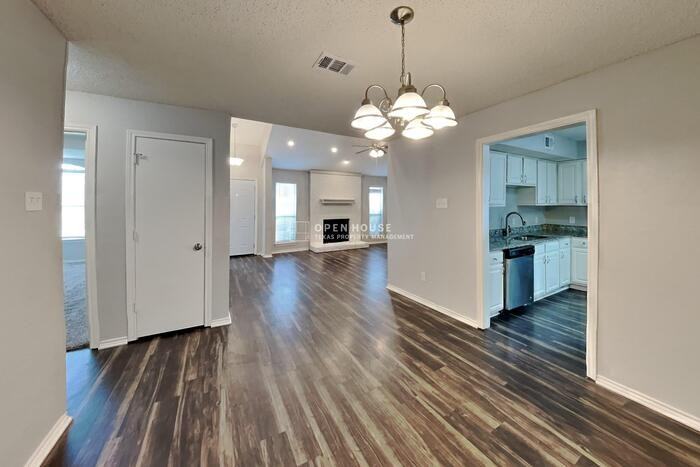 3901 Furneaux Ln - Photo 7 of 22
