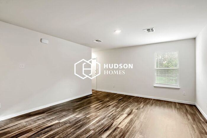 1108 S 8th St - Photo 3 of 14