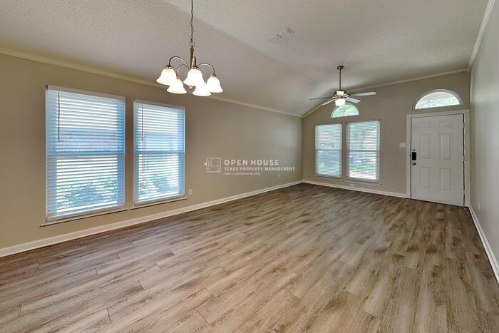 5932 Hillview Dr - Photo 4 of 23