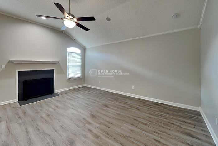 5932 Hillview Dr - Photo 7 of 23
