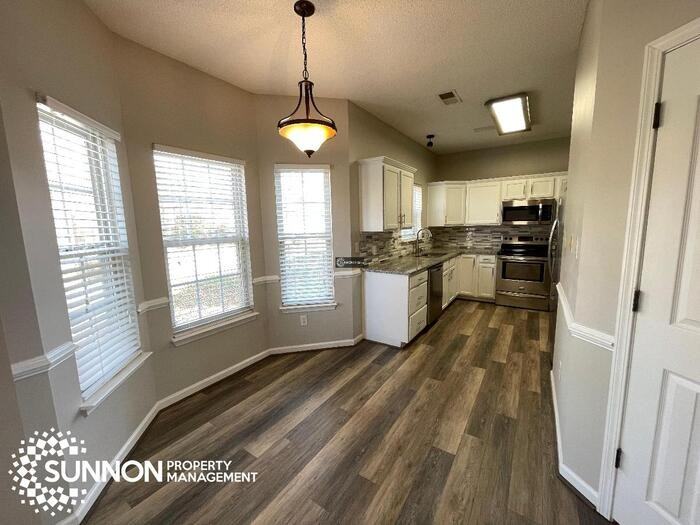 3824 Sipes Ln - Photo 3 of 17