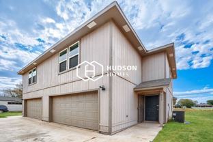 517 39th St #B - Photo 1 of 1