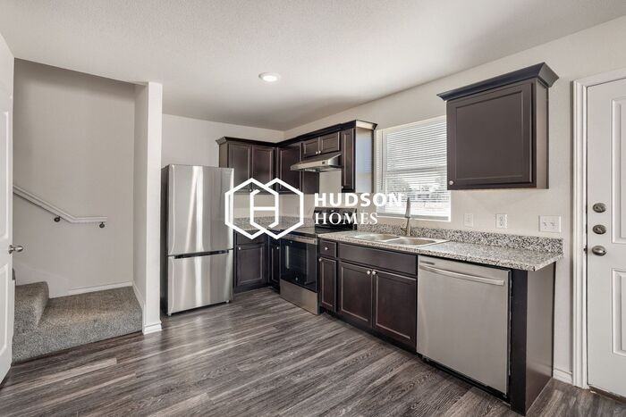 517 39th St #B - Photo 5 of 14