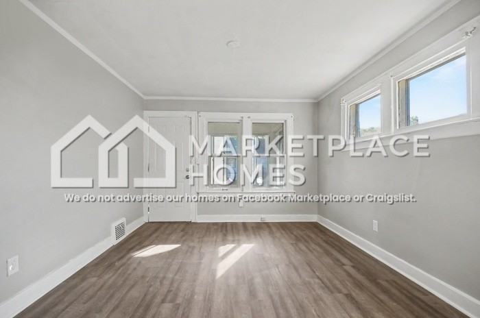 15751 Fairfield St - Photo 4 of 22