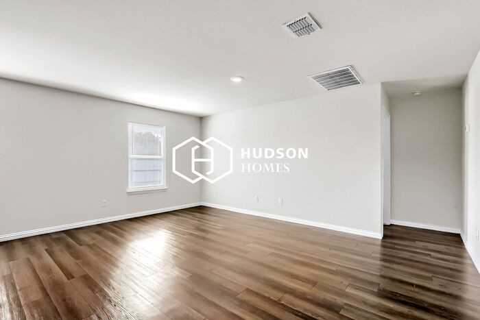 4509 Circle C Dr - Photo 3 of 14