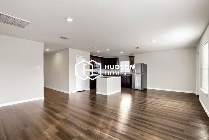 4509 Circle C Dr - Photo 4 of 14