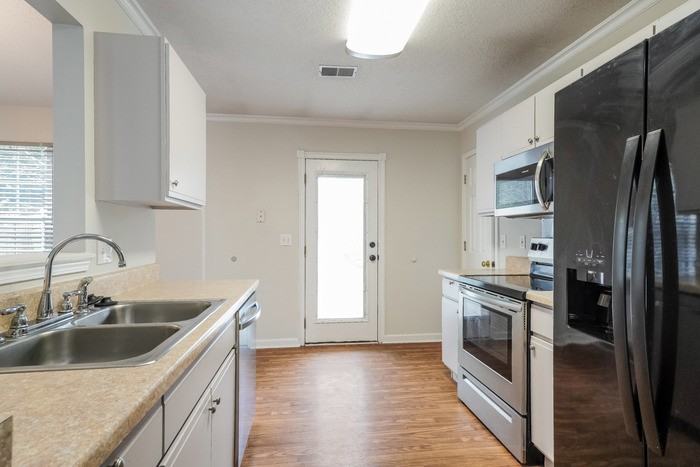104 Granary Dr - Photo 6 of 12