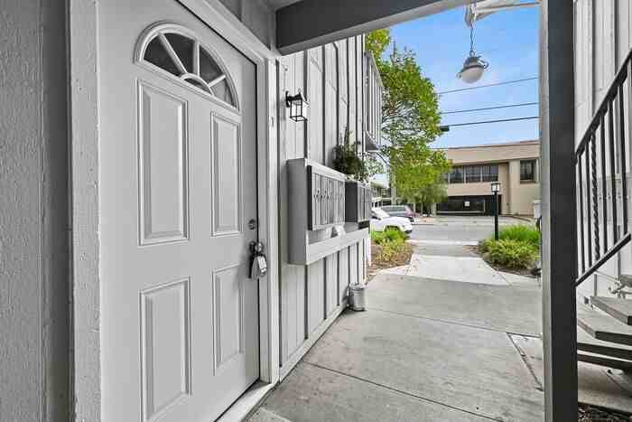 445 S E St #1 - Photo 3 of 29