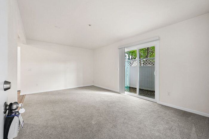 445 S E St #1 - Photo 4 of 29