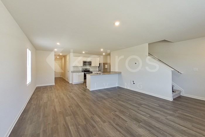 450 Hawthorn Trl - Photo 4 of 21