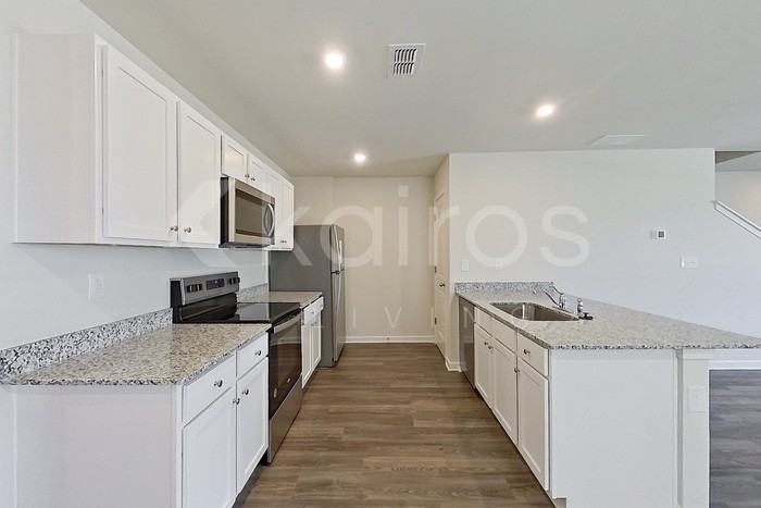 450 Hawthorn Trl - Photo 5 of 21