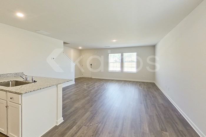 450 Hawthorn Trl - Photo 7 of 21