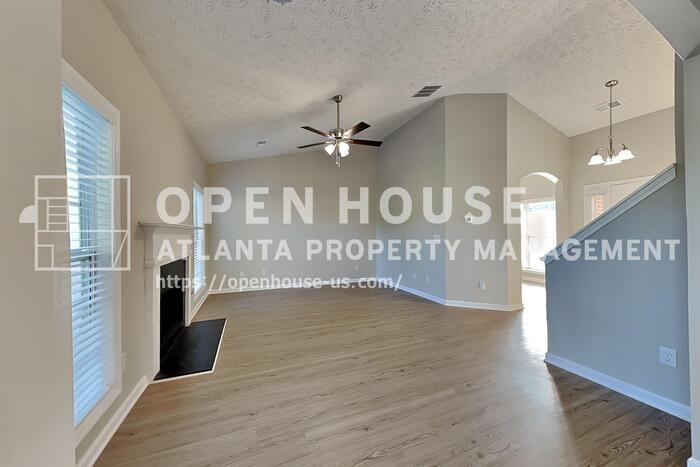 845 Clairidge Ln - Photo 4 of 22