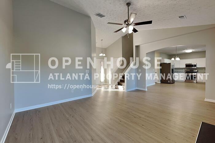845 Clairidge Ln - Photo 5 of 22