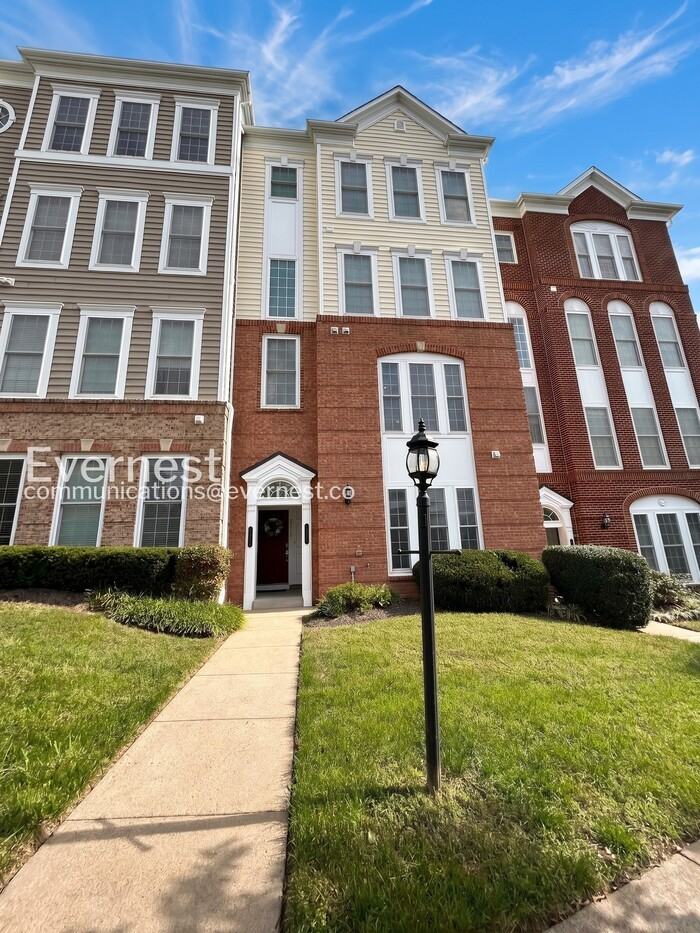 2372 Brookmoor Ln