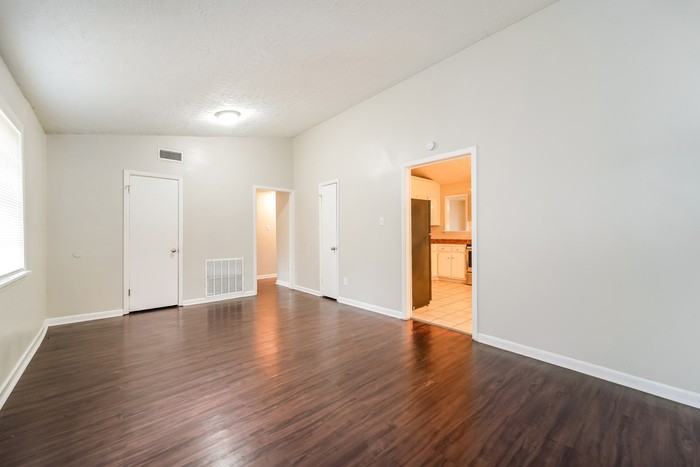 514 Bellevue St - Photo 4 of 12