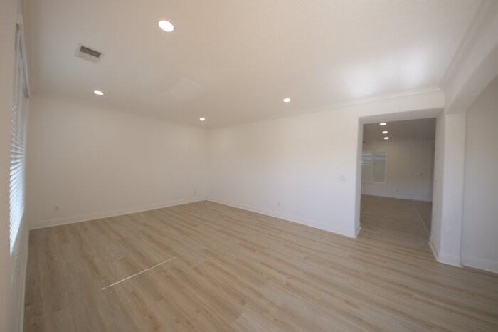 7 Diamondwood Ct - Photo 2 of 45